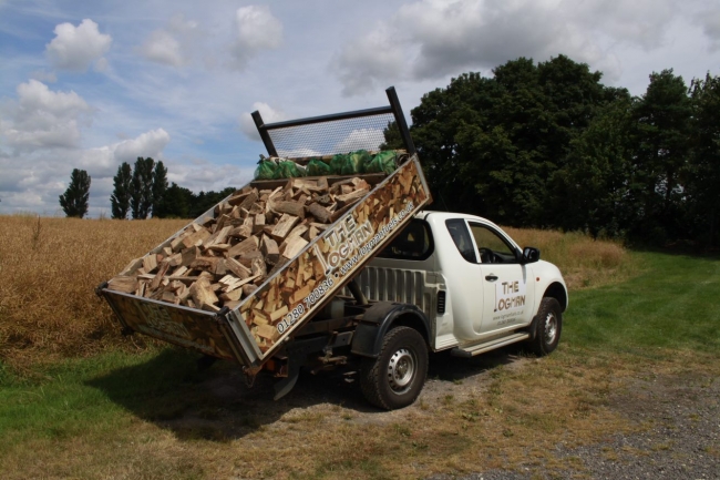       Firewood delivery in Brackley, Builders Bags, Banbury Logs, Bicester Logs, Towcester Logs, Brackley Logs, Logs in Finmere, Finmere logs